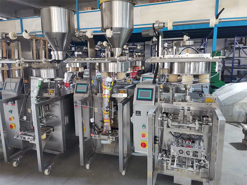 小颗粒四边封包装机.jpg 小颗粒四边封包装机.jpg