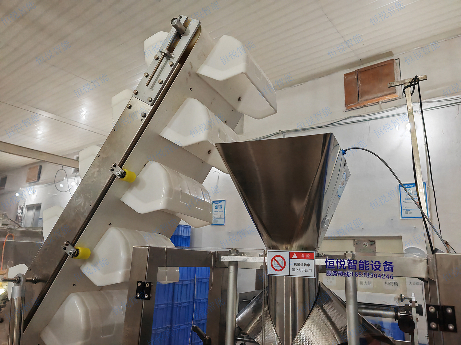 鲜湿面条包装机通常采用立式包装机作为主机 鲜湿面条包装机通常采用立式包装机作为主机