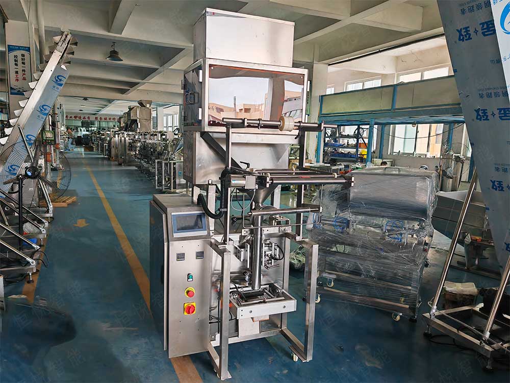 小型自动称重包装机广泛应用于食品、药品、化工等行业的小剂量产品包装