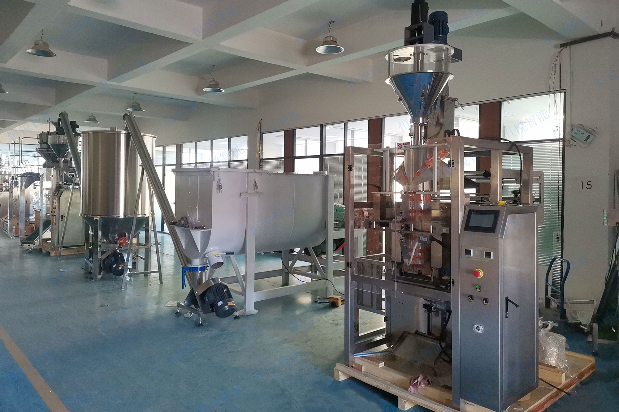 全自动防水涂料包装机可以实现涂料、腻子粉、快粘粉、石膏粉等建筑粉料产品得自动化包装全过程