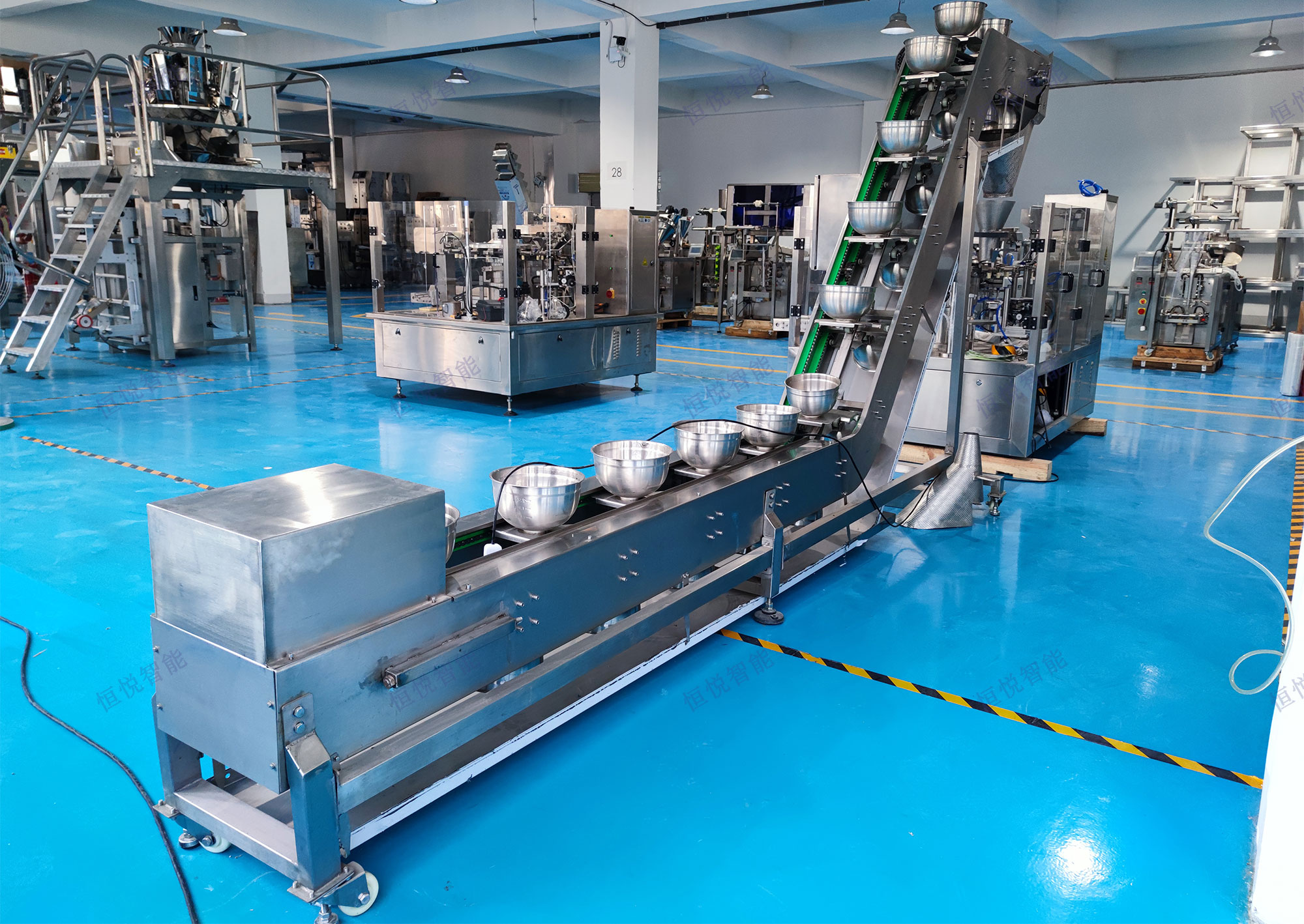 组合秤自动定量称重包装机是一种集成高精度称重与自动化包装功能的设备