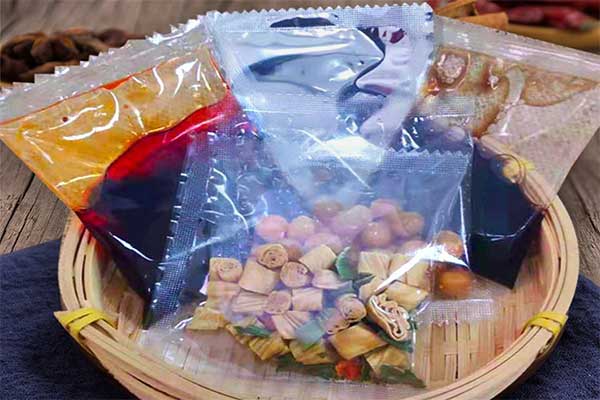 芝麻酱包、番茄酱包、骨汤料包可采用高汤酱料包装机