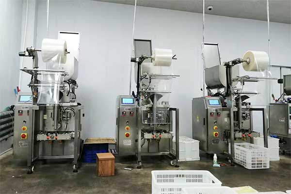 小袋方便面调料包装机，制袋精美效率高